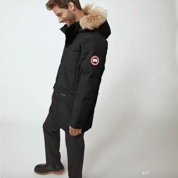 Men’s Canada Goose Style 2580M - Color - Noir. Size Medium - Picture 2 of 7